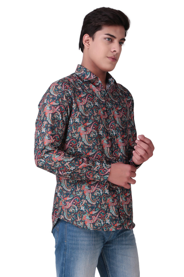 Monochrome paisley